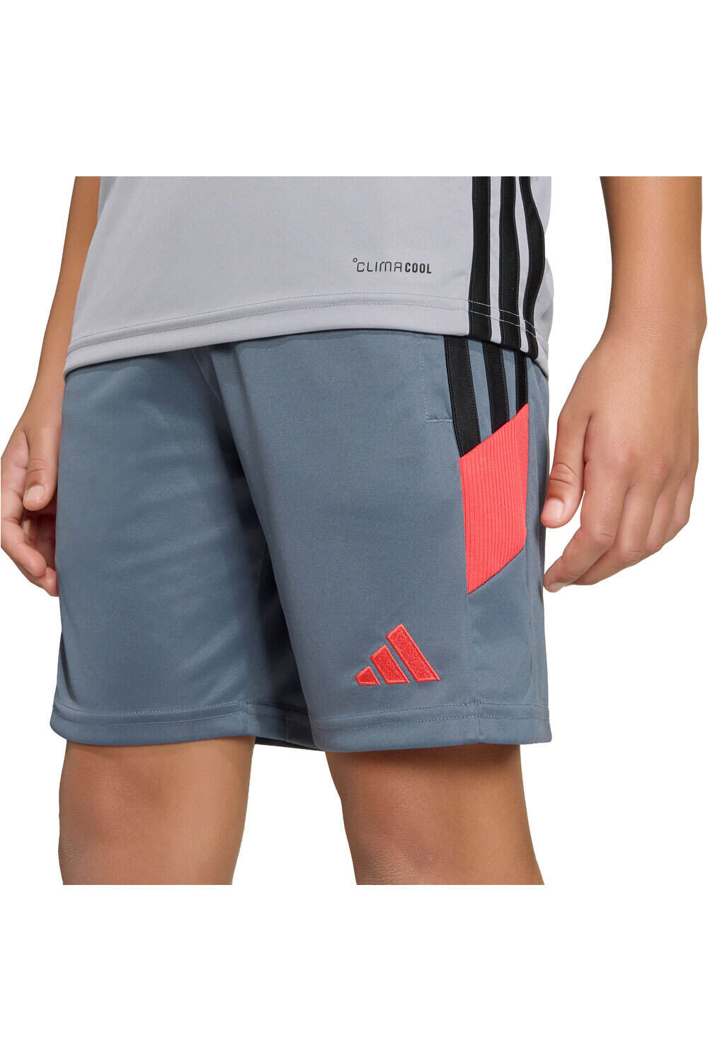 adidas pantalones cortos futbol niño TIRO 26 ESSENTIALS SHORT vista detalle