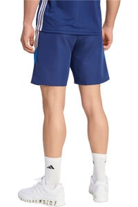 adidas pantalones cortos futbol TIRO 26 ESSENTIALS vista trasera
