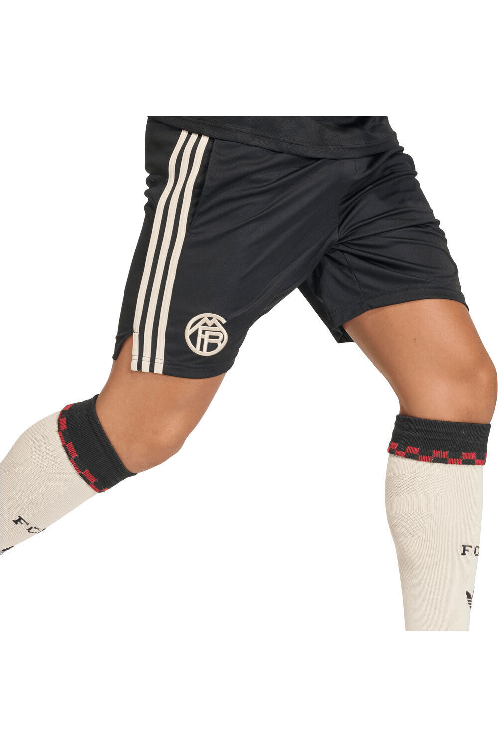 adidas pantalones fútbol oficiales B.MUNICH 26 3 SHO vista detalle