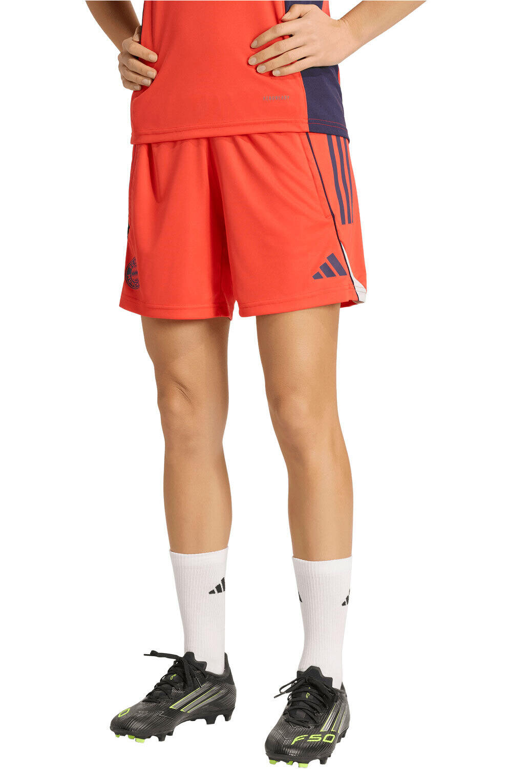 adidas pantalones fútbol oficiales B.MUNICH 26 TR SHO W vista frontal