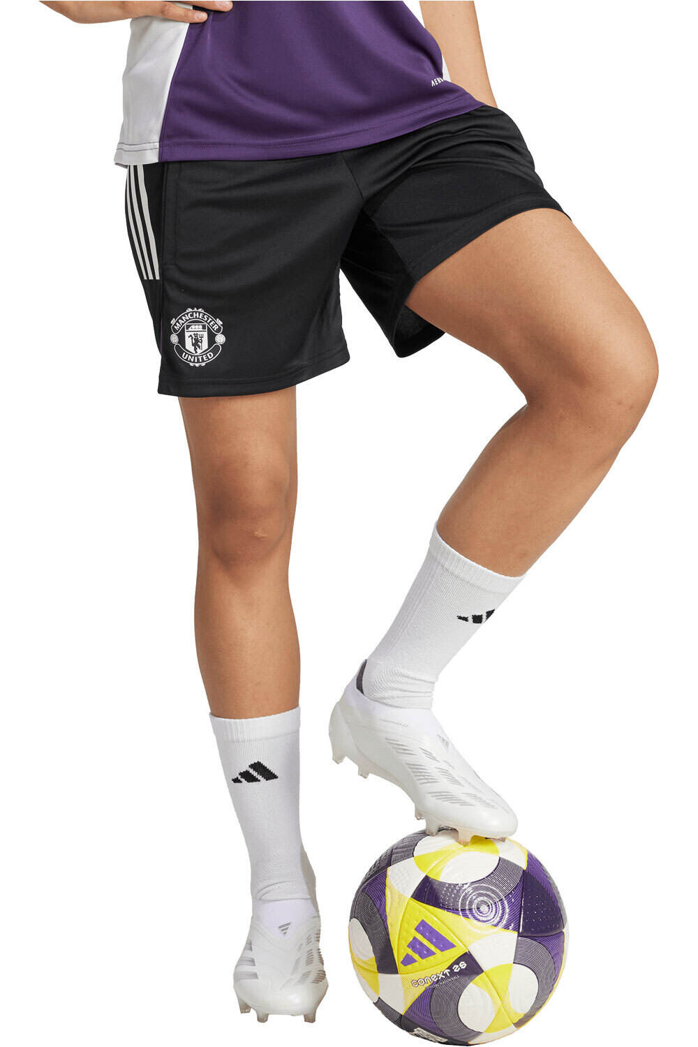 adidas pantalones fútbol oficiales M.UNITED 26 TR SHO W vista detalle