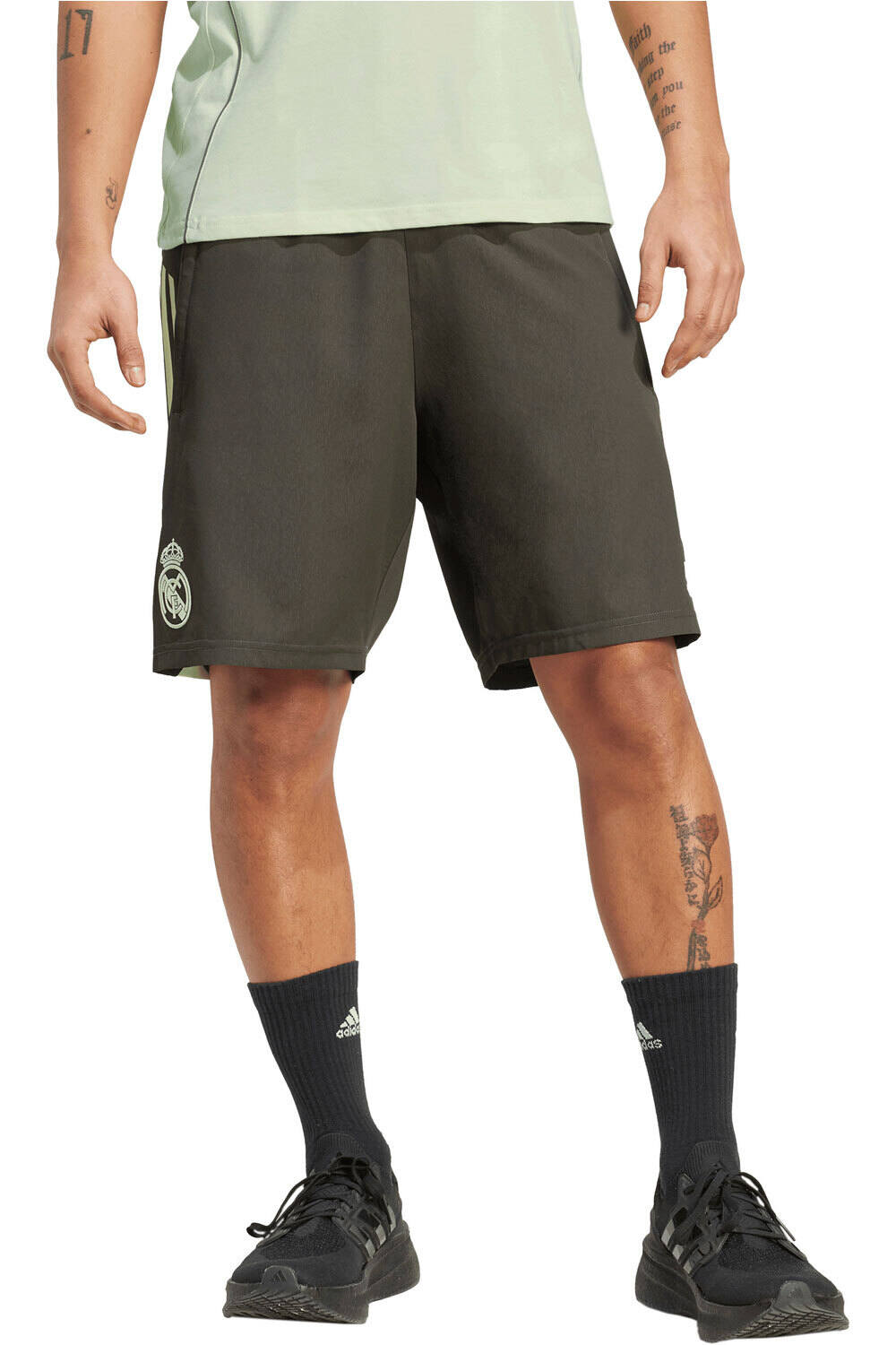 adidas pantalones fútbol oficiales R.MADRID 26 DT SHO vista frontal