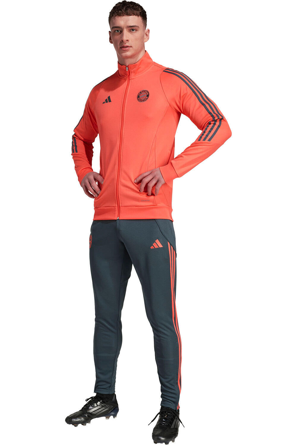 adidas pantalones largos futbol B.MUNICH 26 TK SUIT vista frontal