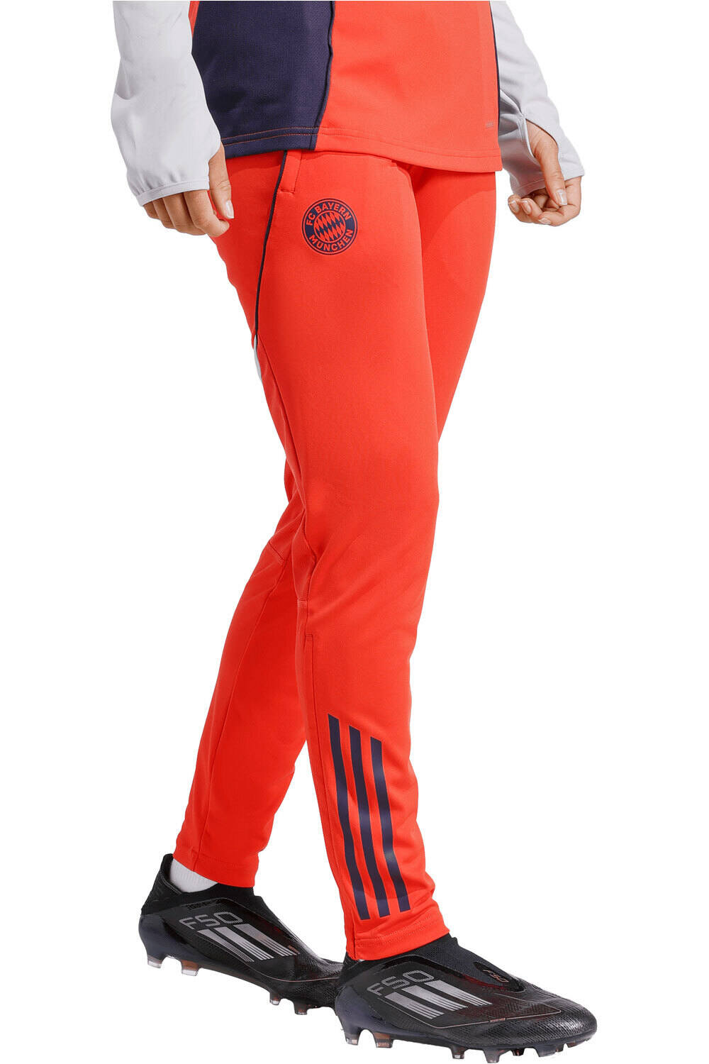 adidas pantalones largos futbol B.MUNICH 26 TR PNT W vista detalle