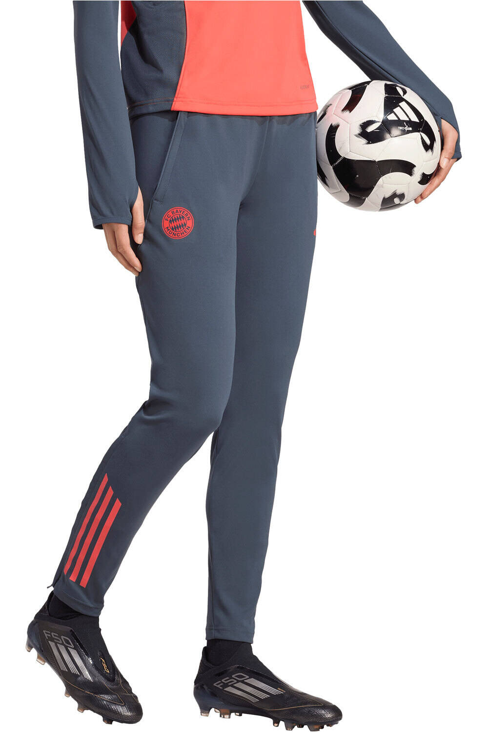 adidas pantalones largos futbol B.MUNICH 26 TR PNT W vista detalle