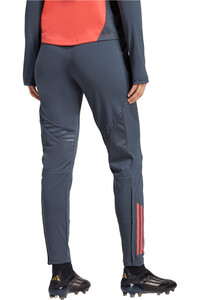 adidas pantalones largos futbol B.MUNICH 26 TR PNT W vista trasera