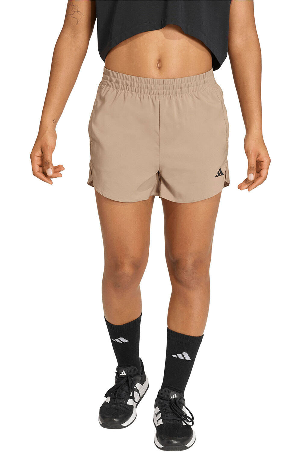 adidas pantalones y mallas cortas fitness mujer 2 EN 1 ESSENTIALS vista frontal