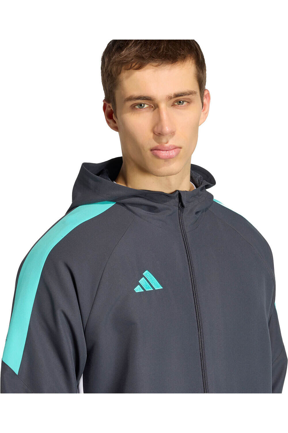 adidas sudadera hombre TIRO 26 ESSENTIALS WOVEN vista detalle