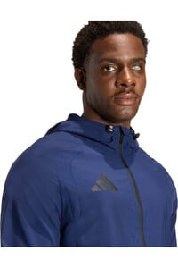 adidas sudadera hombre TIRO TRAVEL WINDBREAKER vista detalle