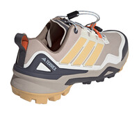 adidas zapatilla trekking mujer TERREX SKYCHASER W vista trasera