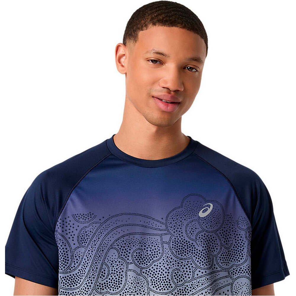 Asics camiseta técnica manga corta hombre ROAD FADE SS TOP vista detalle