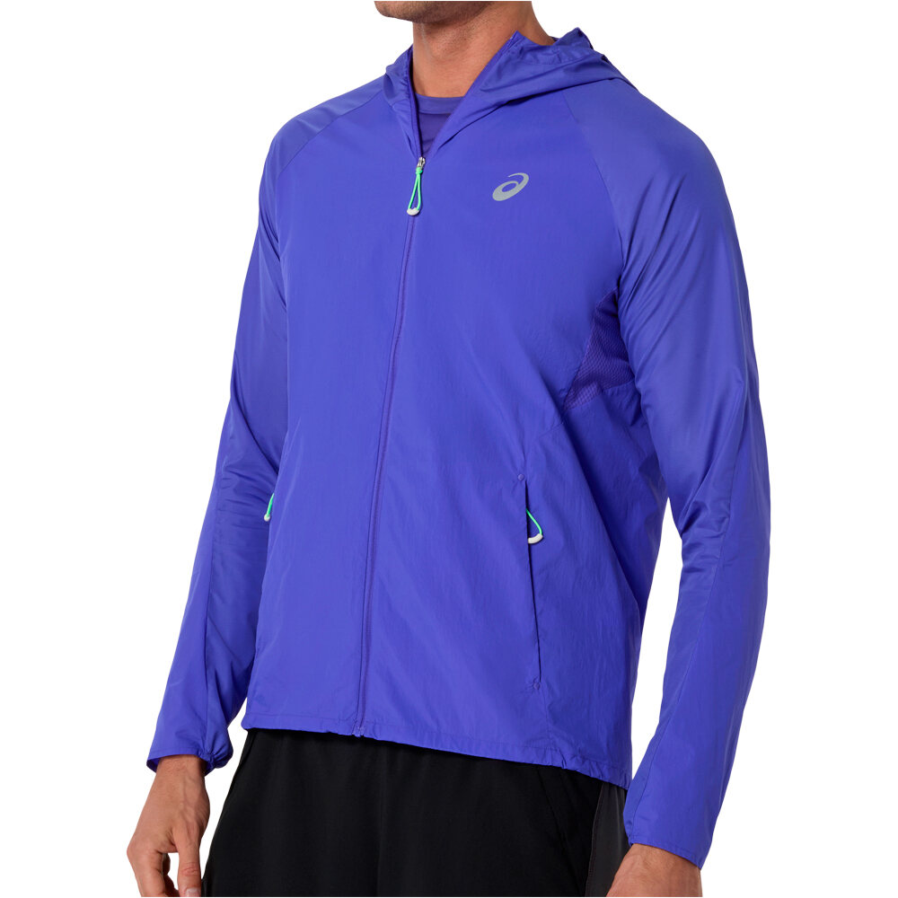 Asics CHAQUETA RUNNING HOMBRE ROAD PACKABLE JACKET vista detalle