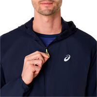 Asics CHAQUETA RUNNING HOMBRE ROAD PACKABLE JACKET vista detalle