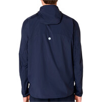 Asics CHAQUETA RUNNING HOMBRE ROAD PACKABLE JACKET vista trasera