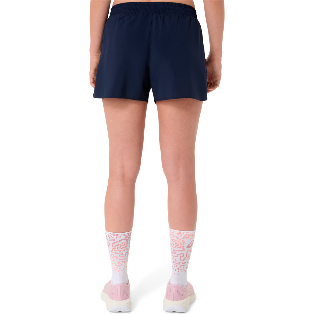 Asics pantalón running mujer ASICS CORE 4IN SHORT vista trasera
