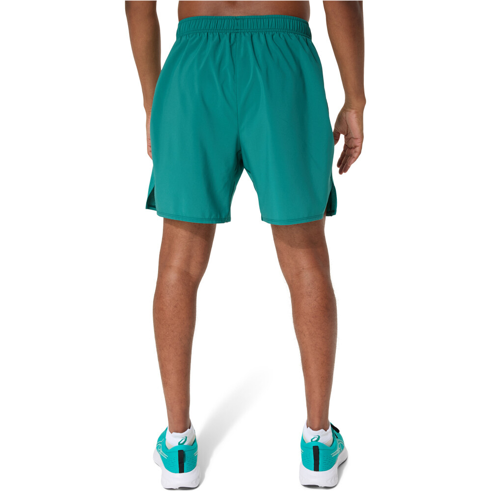 Asics pantaloneta técnica hombre CORE 7IN SHORT vista trasera