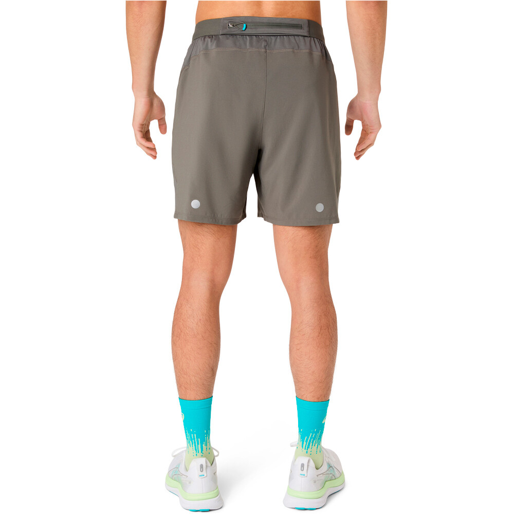 Asics pantaloneta técnica hombre ROAD 2-N-1 7IN SHORT vista trasera