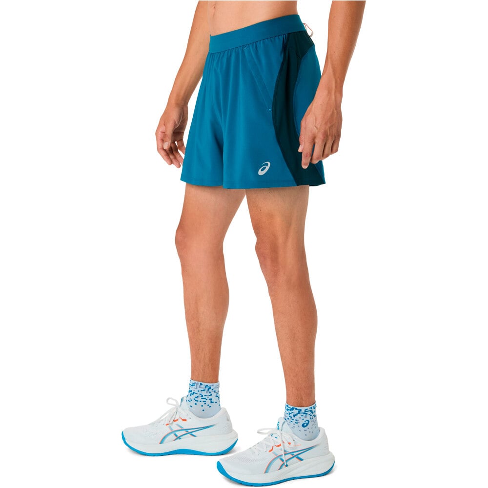 Asics pantaloneta técnica hombre ROAD 5IN SHORT vista detalle