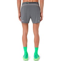 Asics pantaloneta técnica hombre ROAD 5IN SHORT vista trasera