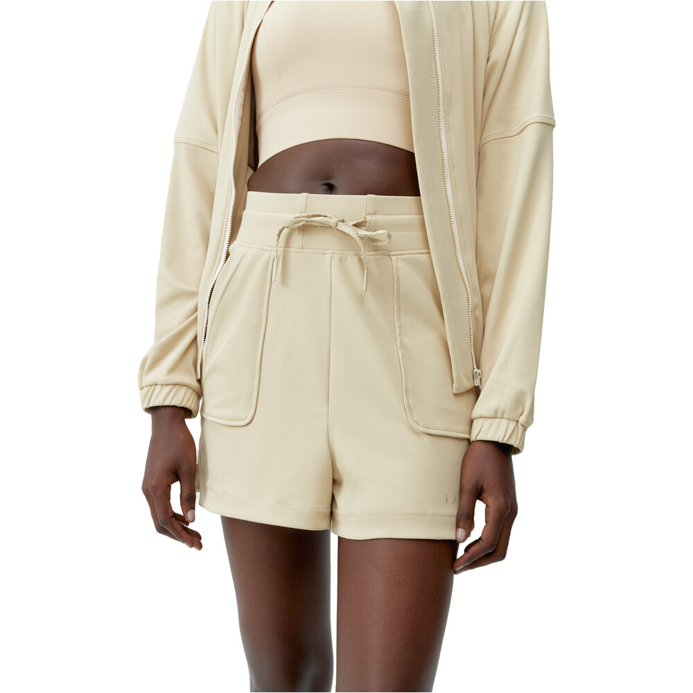 Born Living Yoga bermuda mujer Short Leila vista frontal