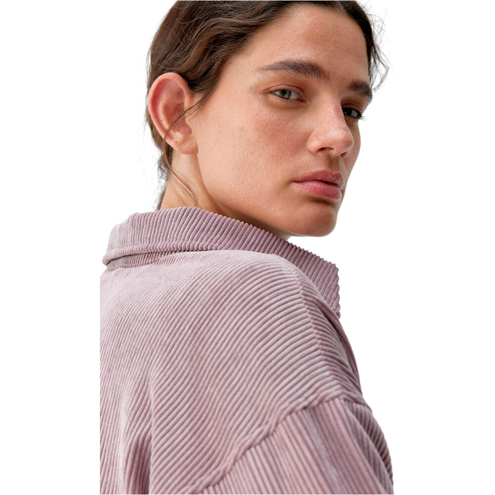 Born Living Yoga camisa manga larga mujer Zinnia vista detalle