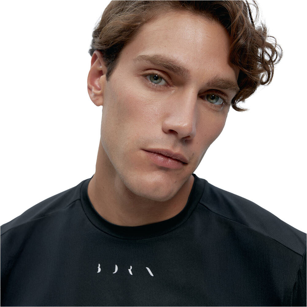 Born Living Yoga camiseta fitness hombre Bering vista detalle