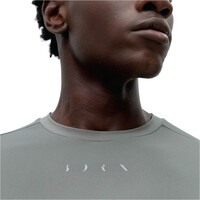 Born Living Yoga camiseta fitness hombre Bering vista detalle