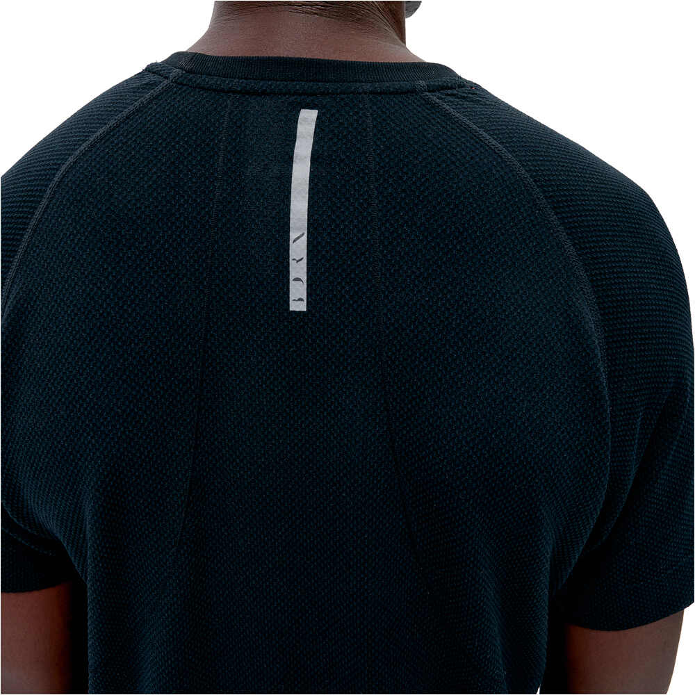 Born Living Yoga camiseta fitness hombre Otawa vista detalle