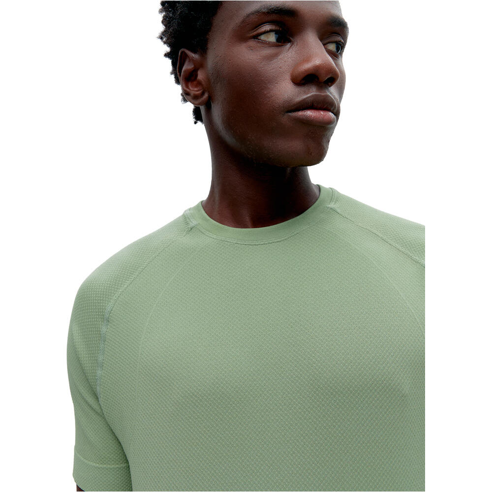 Born Living Yoga camiseta fitness hombre Otawa vista detalle