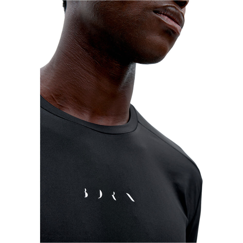 Born Living Yoga camiseta fitness hombre Strive vista detalle