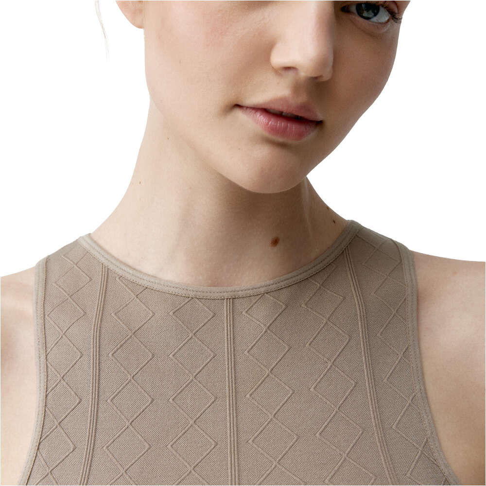 Born Living Yoga Camiseta Tirantes Yoga Ares vista detalle