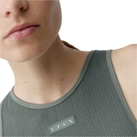 Born Living Yoga Camiseta Tirantes Yoga Nora vista detalle