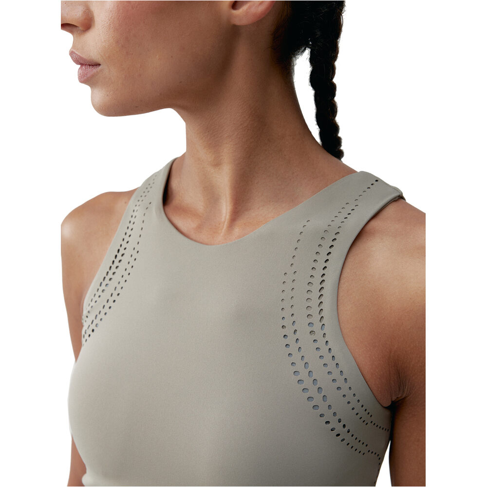 Born Living Yoga Camiseta Tirantes Yoga Top Zenda vista detalle