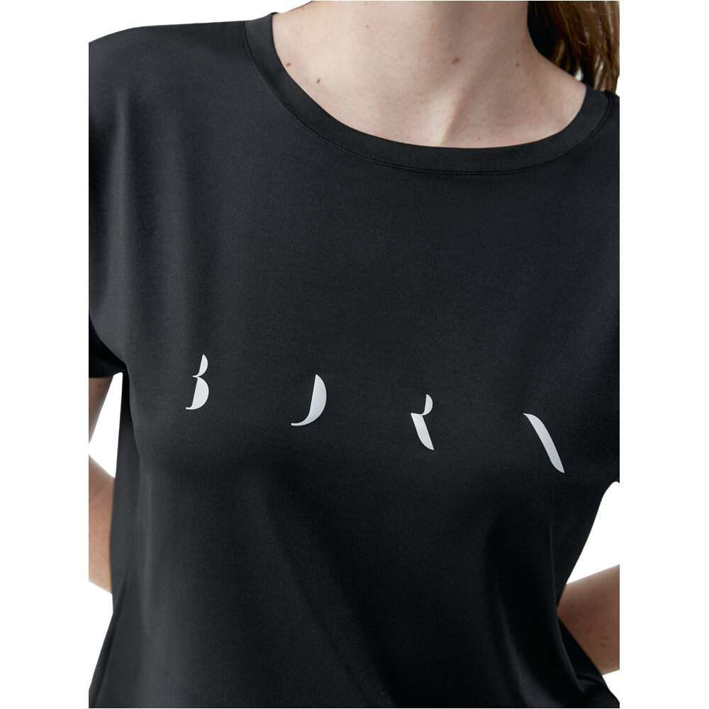 Born Living Yoga camisetas fitness mujer T-Shirt Azami vista detalle