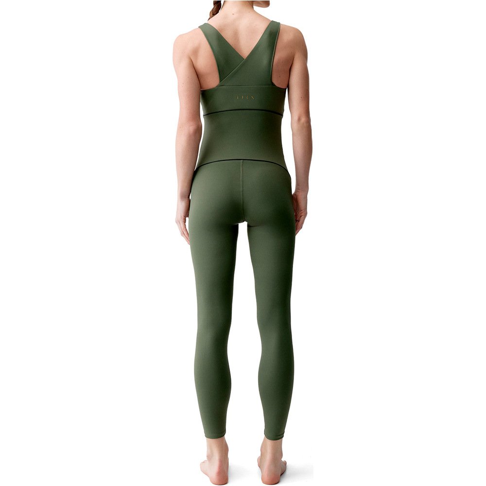 Born Living Yoga Mono Yoga Phoenh vista trasera