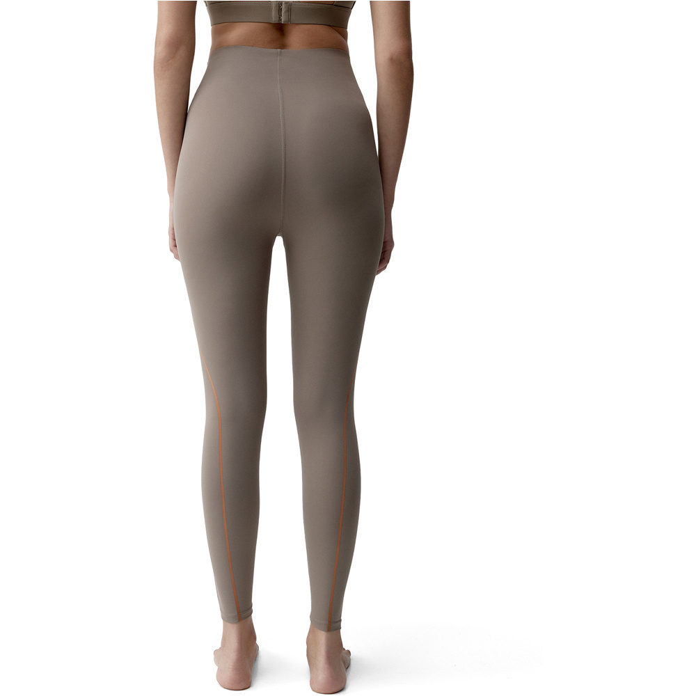 Born Living Yoga Pantalon Largo Yoga Brone vista trasera
