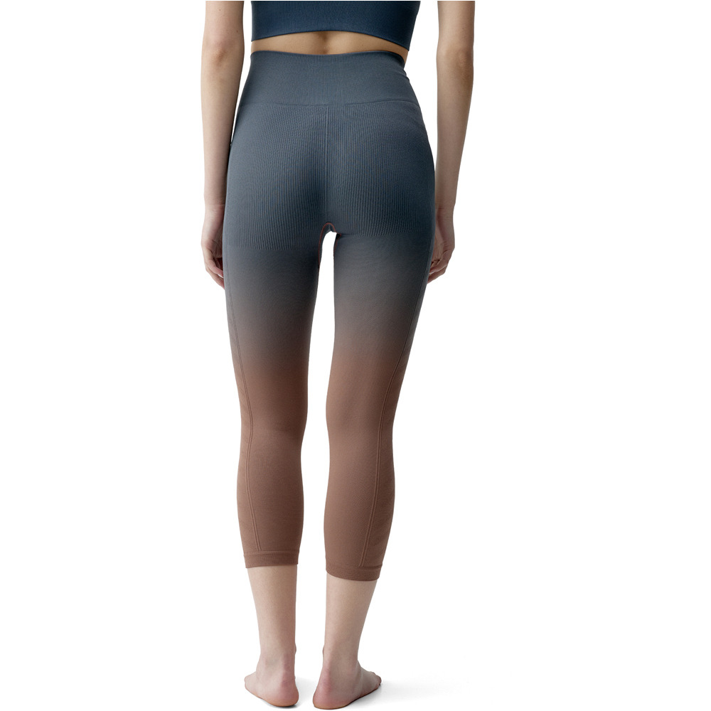 Born Living Yoga Pantalon Largo Yoga Dione vista trasera