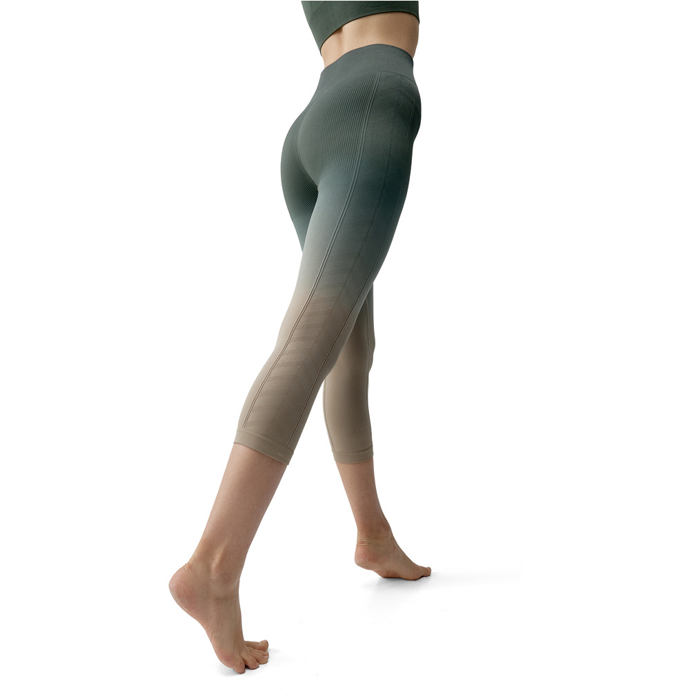 Born Living Yoga Pantalon Largo Yoga Dione vista trasera