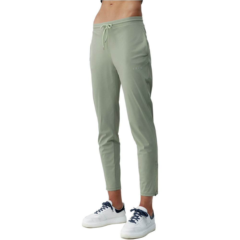 Born Living Yoga Pantalon Largo Yoga Jogger Airla vista frontal