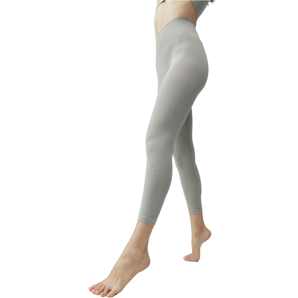 Born Living Yoga Pantalon Largo Yoga Legging Alana vista frontal