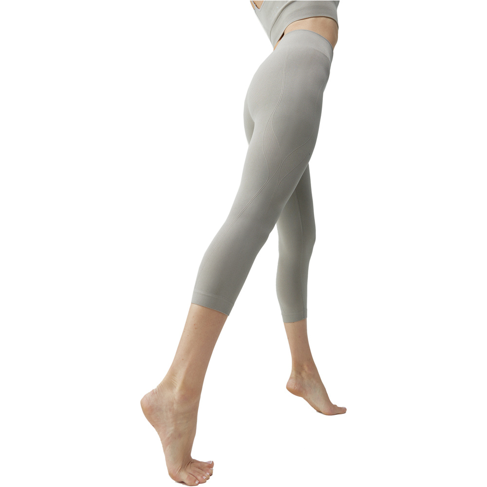 Born Living Yoga Pantalon Largo Yoga Legging Blume vista trasera