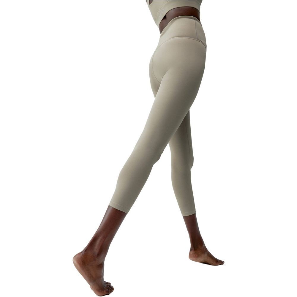 Born Living Yoga Pantalon Largo Yoga Legging Cleo vista trasera