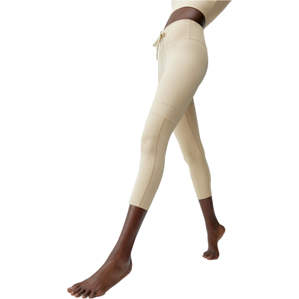 Born Living Yoga Pantalon Largo Yoga Legging Esme vista frontal