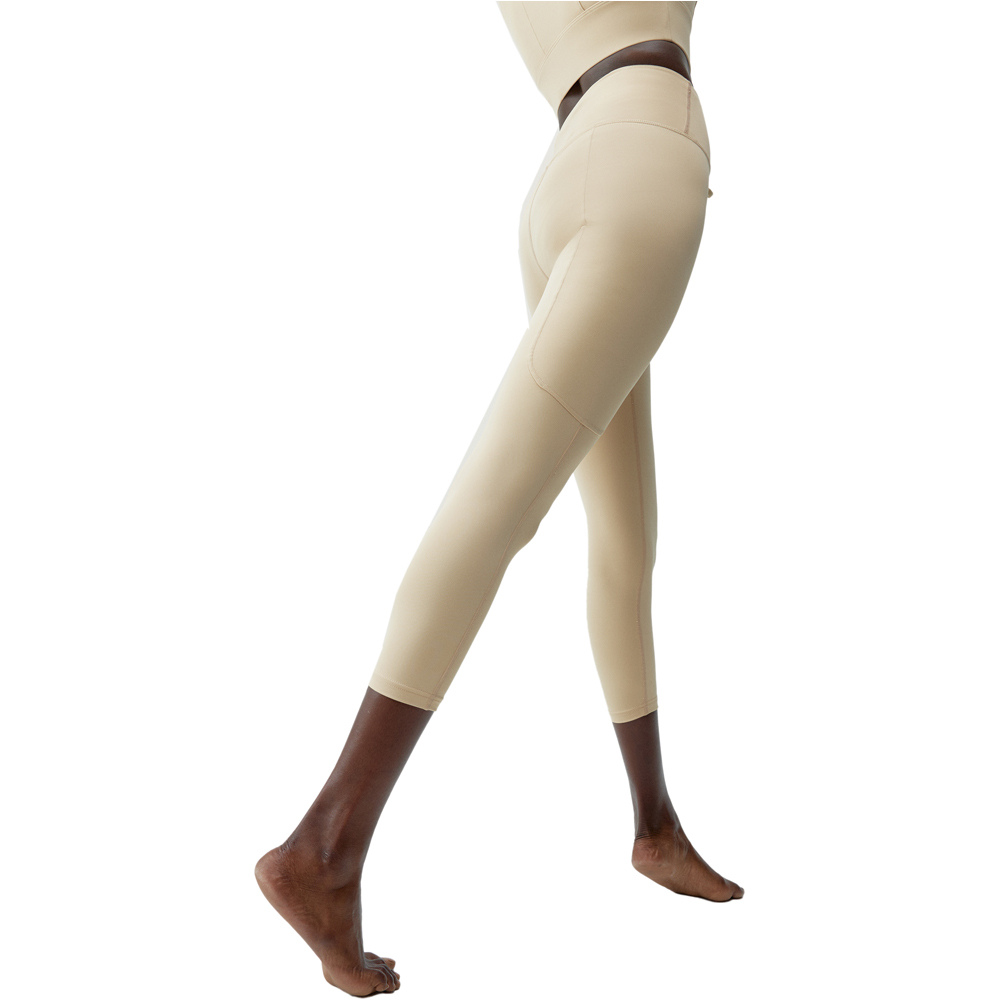 Born Living Yoga Pantalon Largo Yoga Legging Esme vista trasera