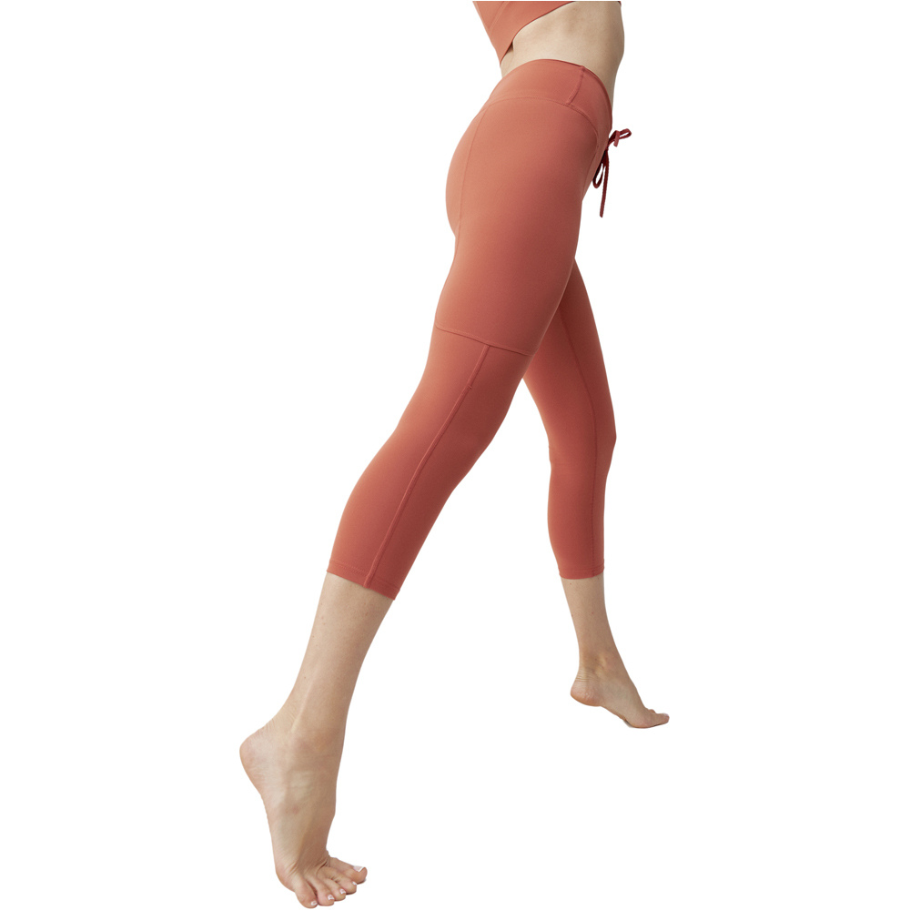 Born Living Yoga Pantalon Largo Yoga Legging Esme vista trasera