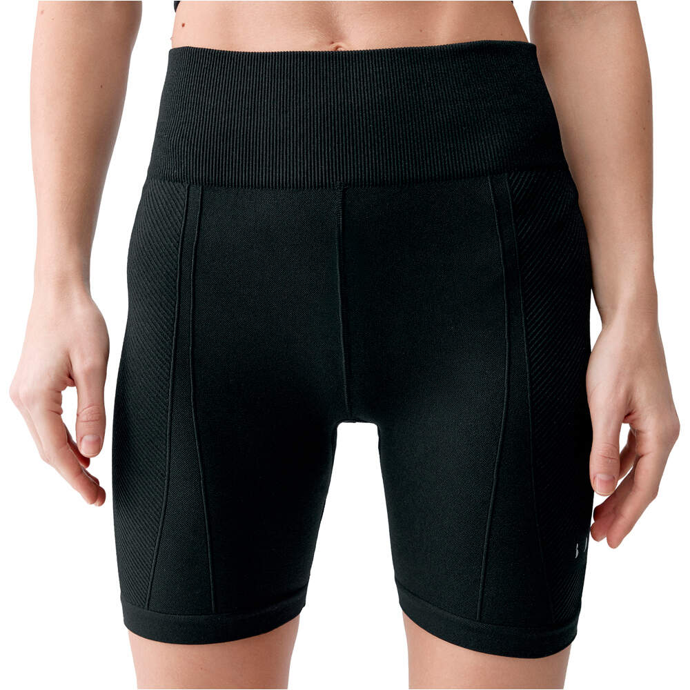 Born Living Yoga pantalones y mallas cortas fitness mujer India vista detalle