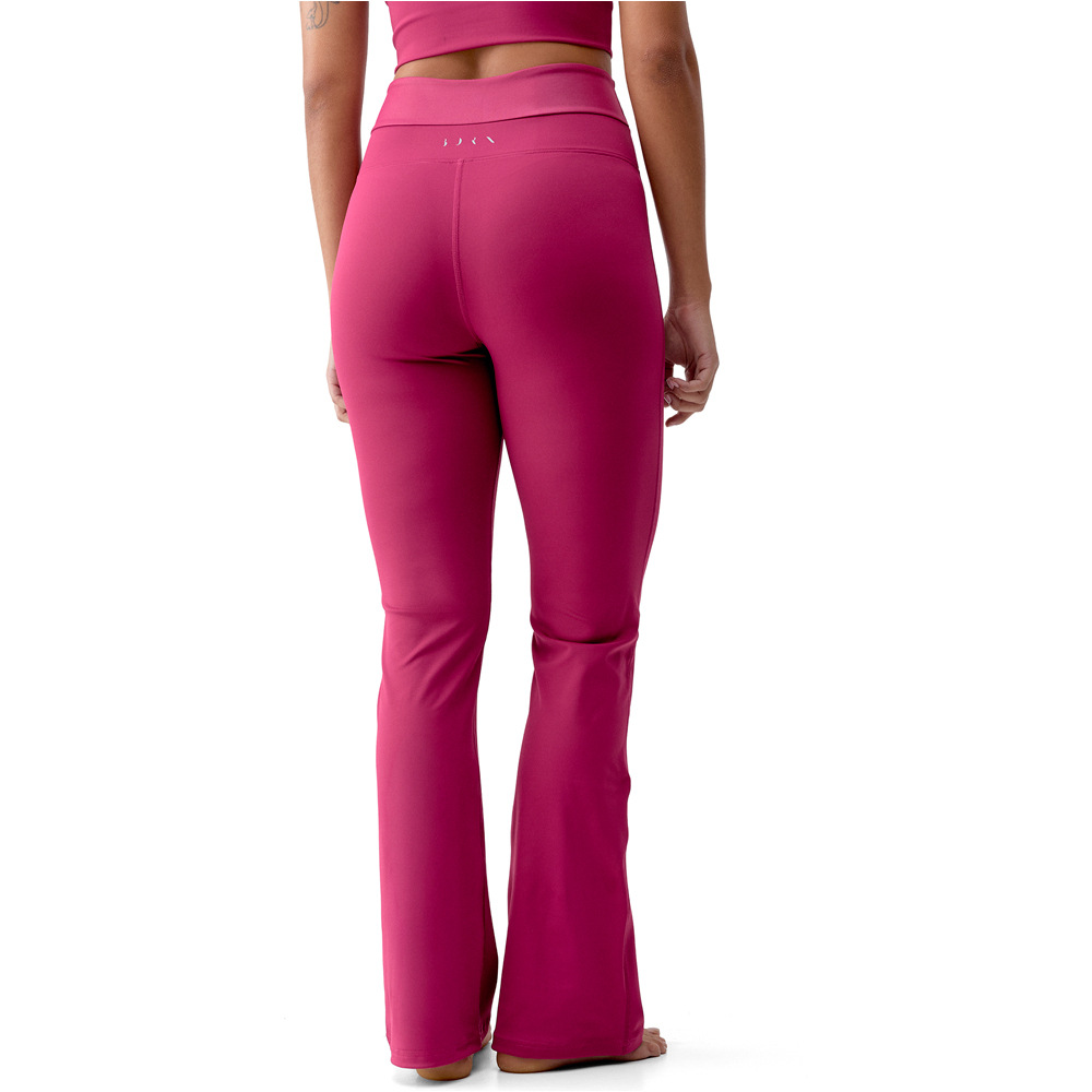Born Living Yoga pantalones y mallas largas fitness mujer Kaia vista trasera