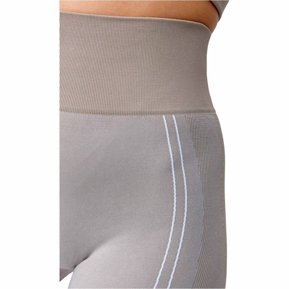 Born Living Yoga pantalones yoga Cara 03