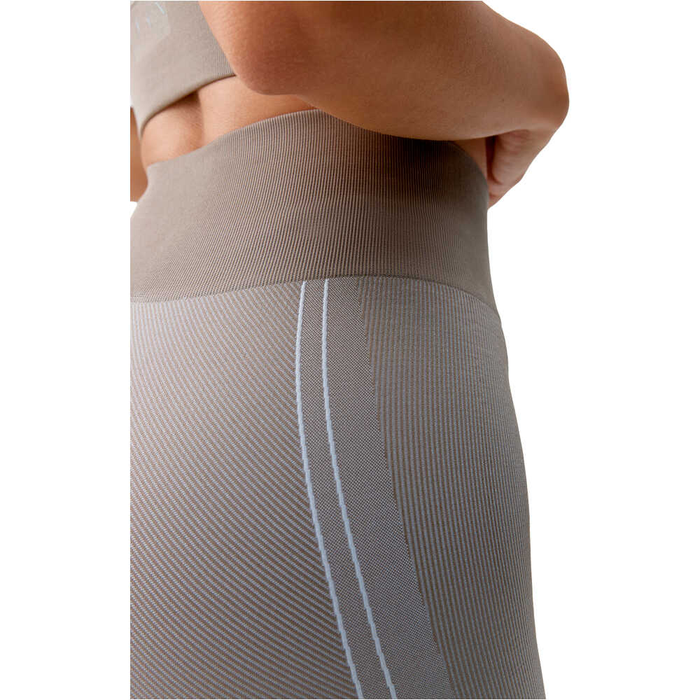Born Living Yoga pantalones yoga Cara 04