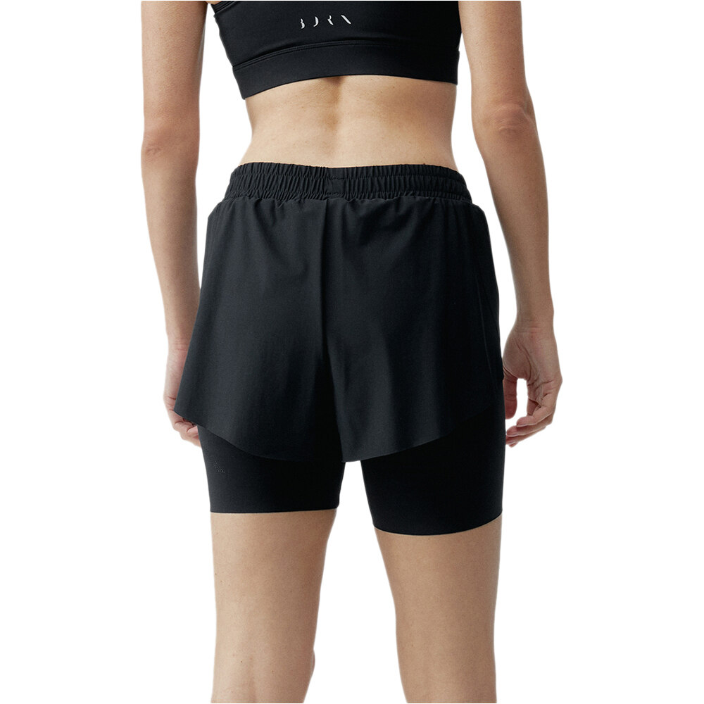Born Living Yoga pantalones yoga Short Bikila vista trasera